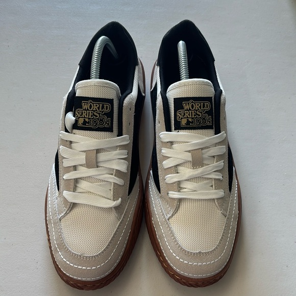 Sneakers - Picture 1 of 2